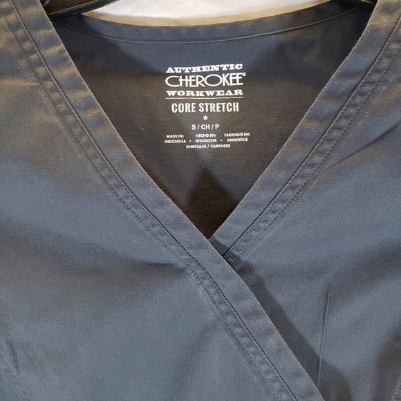 Cherokee Workwear Womens WW Flex Gray Scrub Top Size Small - Picture 4 of 6